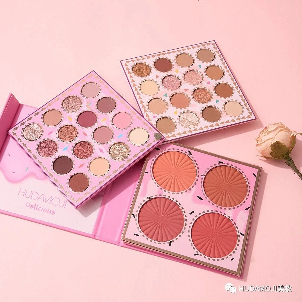 Hudamoji Delicious eyeshadow Palette 4 in 1 pallette